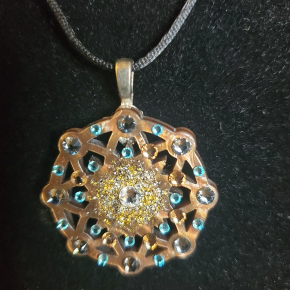 Neclace - Picture 3 of 3